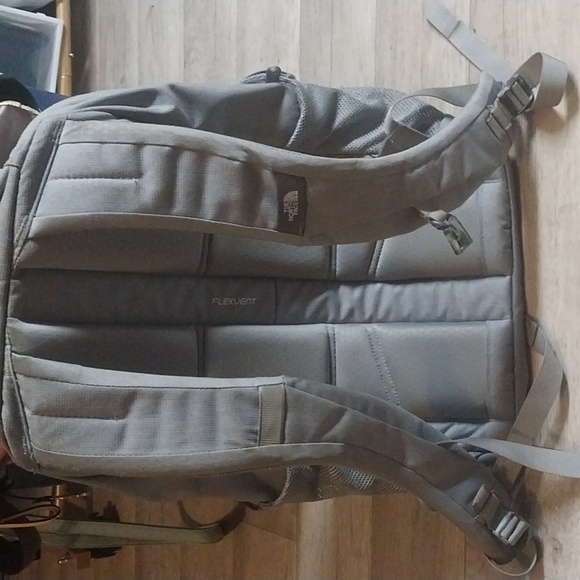 THE NORTH FACE Jester Commuter School Laptop Backpack Grey Black - Picture 4 of 9